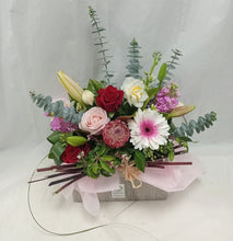 Load image into Gallery viewer, Small Posy Box
