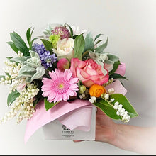 Load image into Gallery viewer, Small Posy Box
