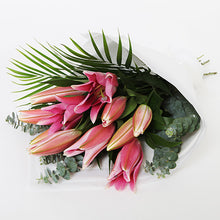 Load image into Gallery viewer, Bunch of fresh lilies fresh flowers from Lower Hutt Florist
